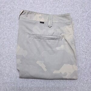 Oakley Golf Shorts Mens Size 40 Grey Digital Camo Flat Front Performance Casual